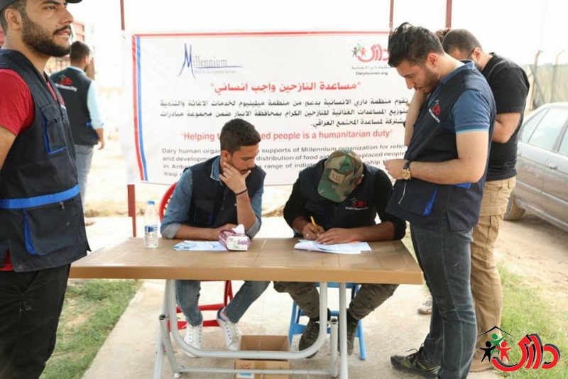 Dary Human Organization distributes 130 food baskets to Anbar displaced people