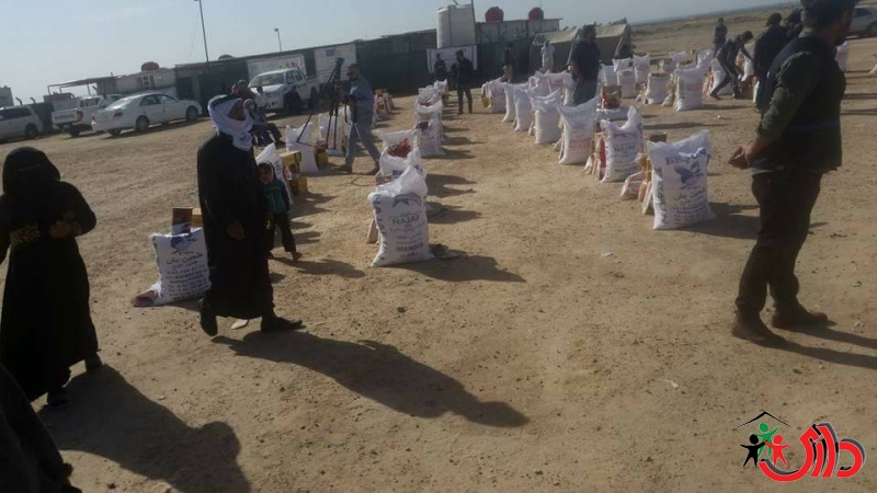 Dary distributes 80 food baskets to Anbar displaced people