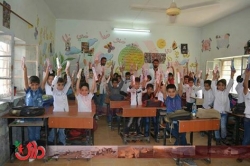 منظمة داري مستمرة برعاية المدارس الفقيرة وتهدي التلاميذ مواد النظافة مع توعيتهم