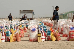 منظمة داري توزع ١٣٠ سلة غذائية على نازحي الانبار